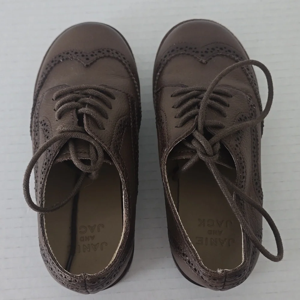 Janie and Jack Leather Wing Tip Shoe Boys sz. 10